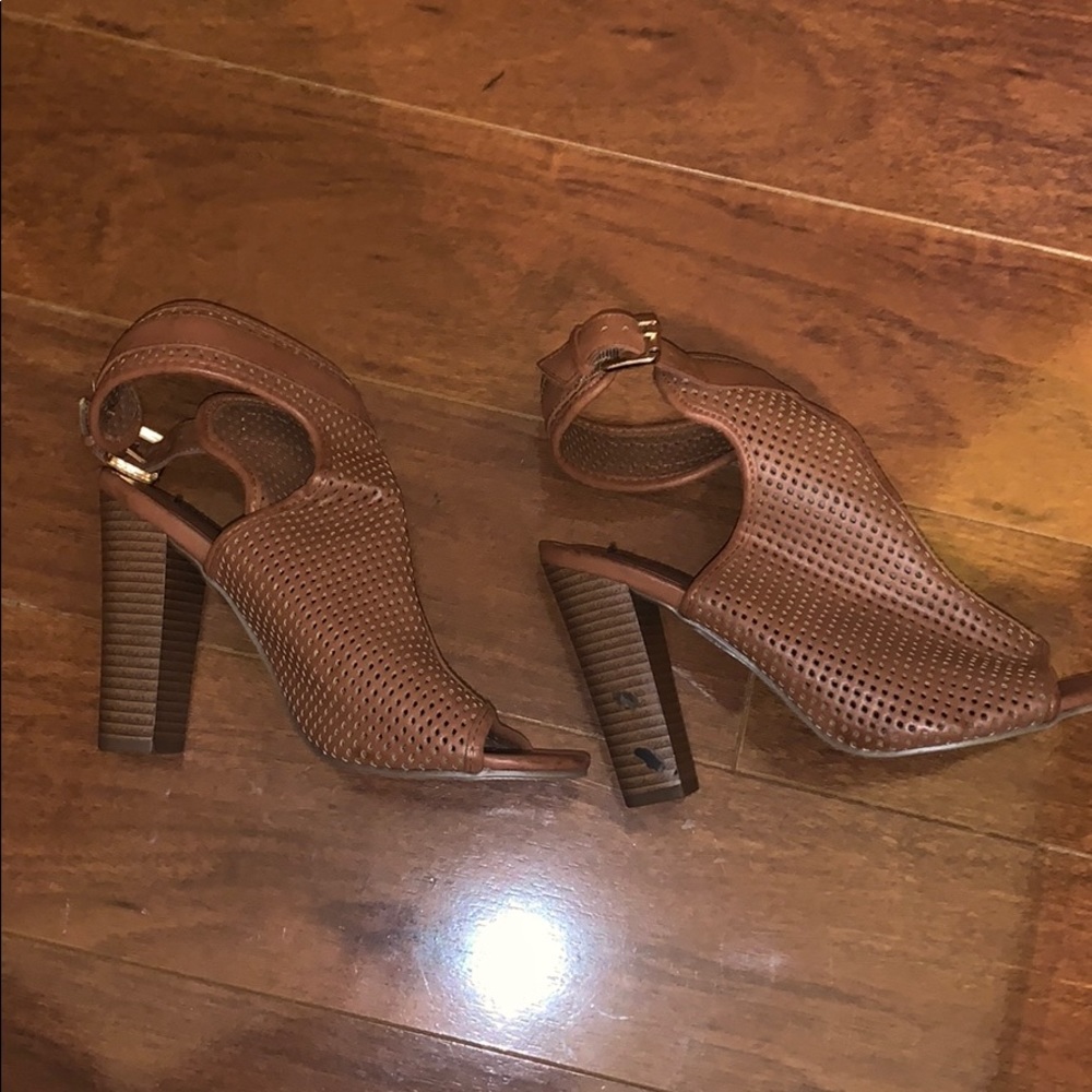 Never worn heels 👠